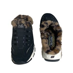 Women’s Sketchers D’lites Sz 6 Air Cooled Memory Foam Slides Black Faux Fur